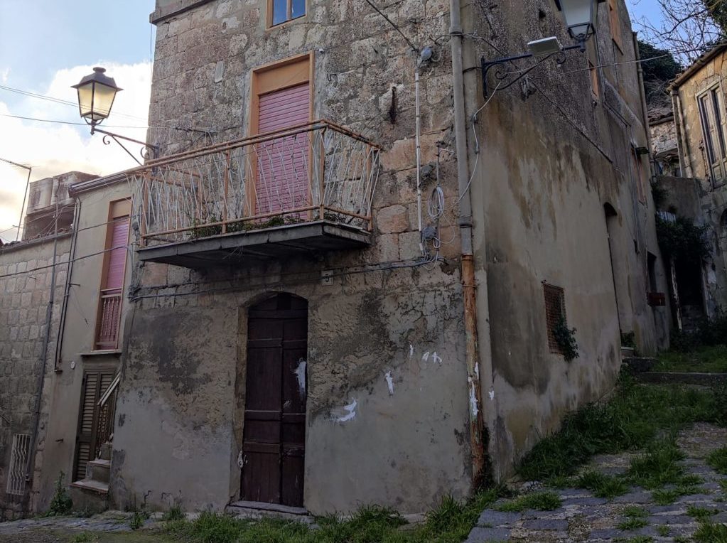 Case 1 Euro - Buy your home in Sicily (Mussomeli) with only 1€ euro